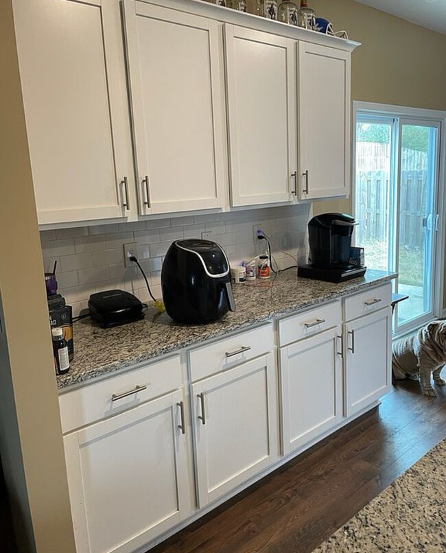 Kitchen Cabinets - 309 Tolbert Dr
