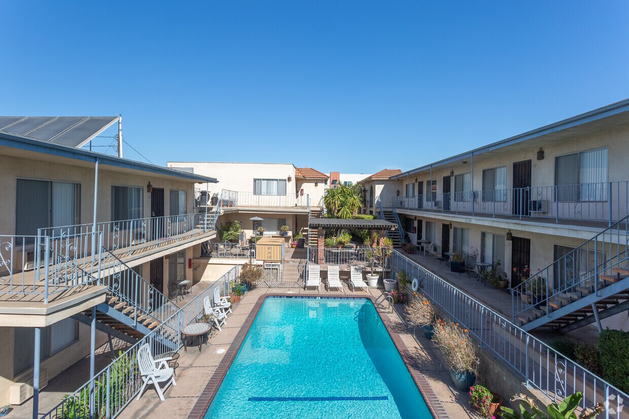 Casa Monterey Apartments in Bellflower, CA Westside Rentals