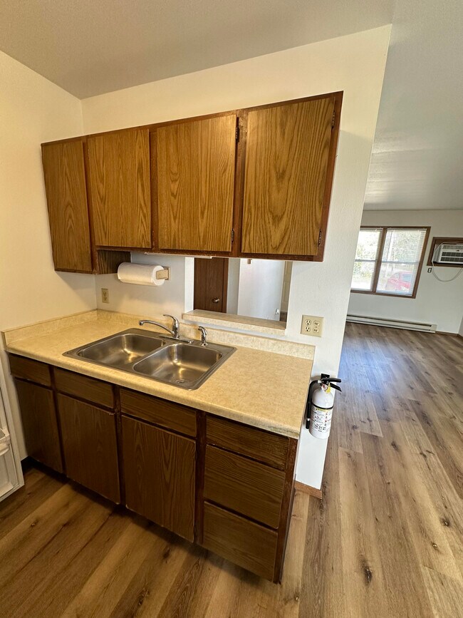 Kitchen - 210 Grant Ct