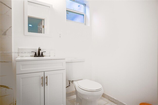 Foto del edificio - 840 NW 170th Terrace