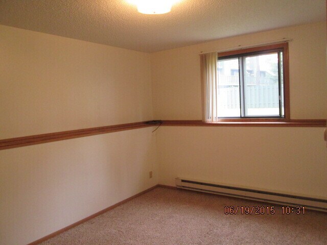 Foto del edificio - Lower level duplex