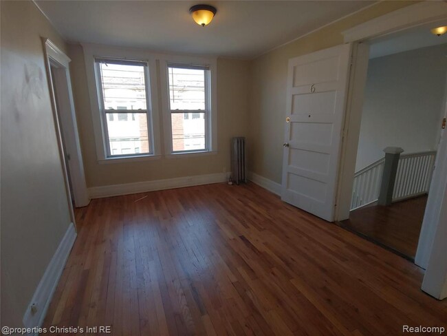 Building Photo - 1535 W Canfield St