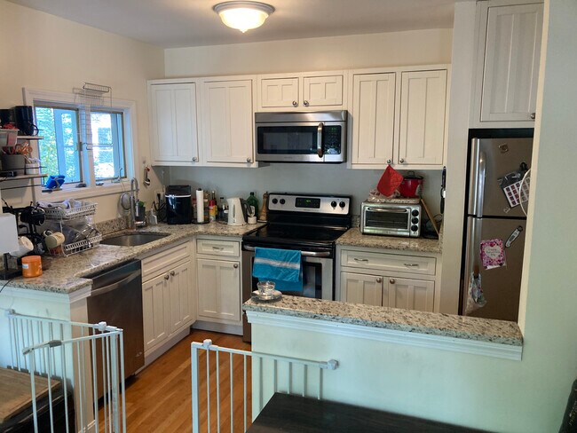 Building Photo - 24 Thorndike St