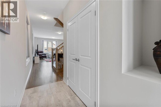 Building Photo - 107 Starfire Cres