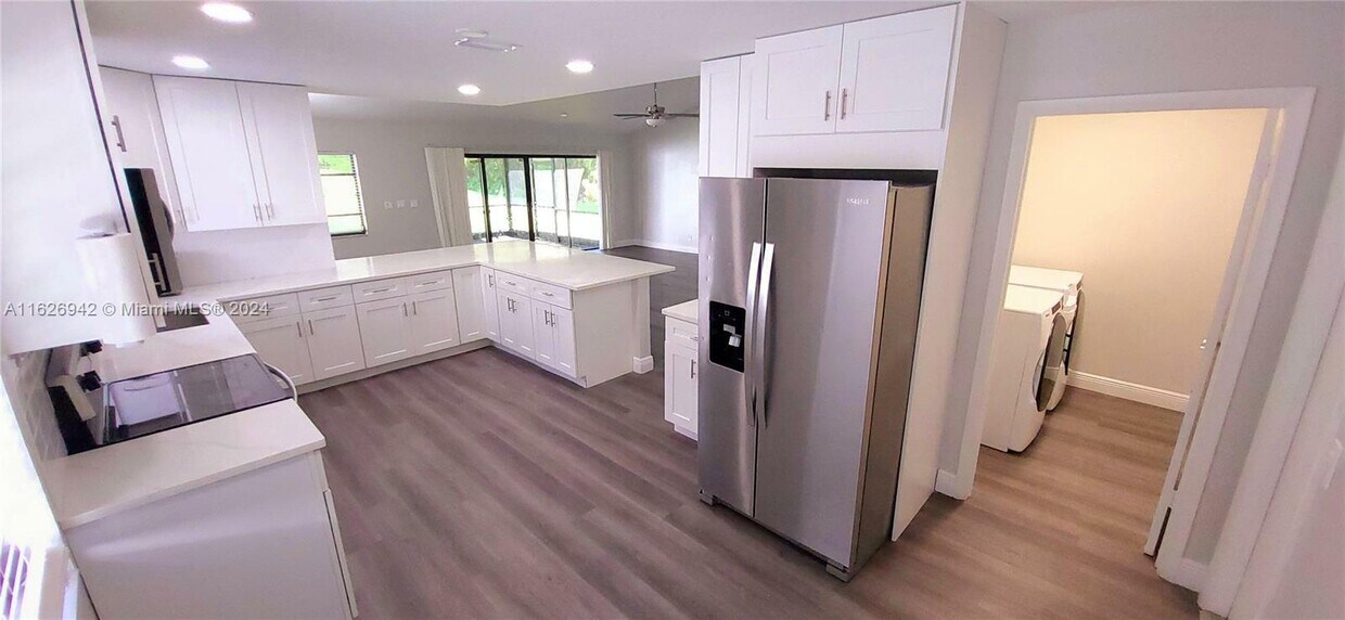 Foto principal - 8001 NW 72nd St