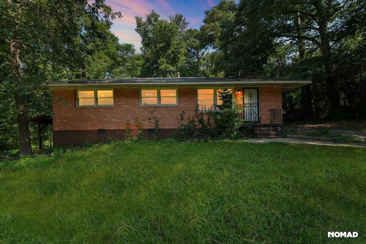 Primary Photo - 704 Valleyview Dr