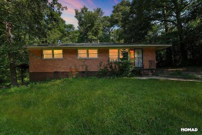 Building Photo - 704 Valleyview Dr