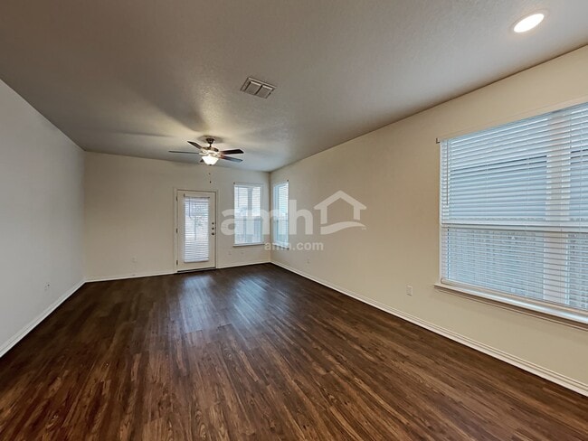 Building Photo - 2725 Brogan Crk