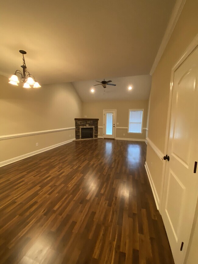 Foto del edificio - 1673 Cambria Dr