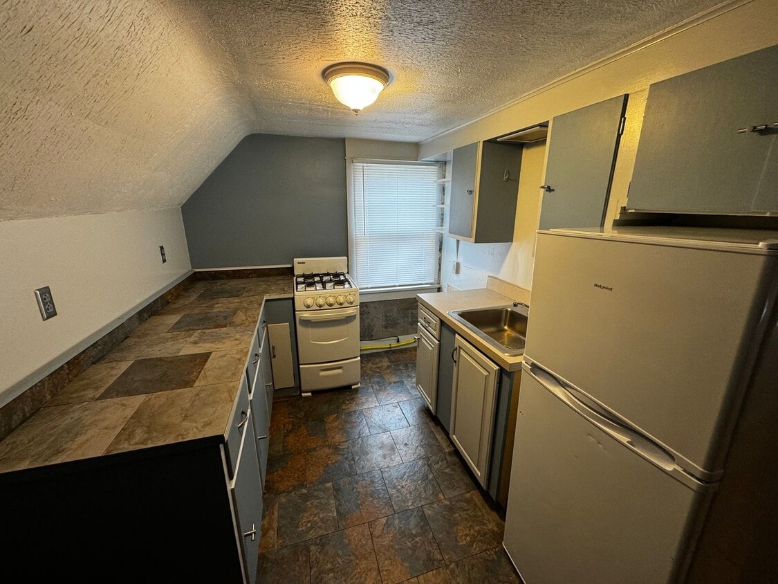 Building Photo - Prime Living: Unmatched Apartment in Canto...