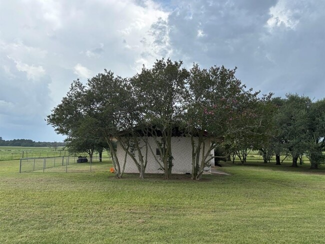 Building Photo - 3987 TX-304