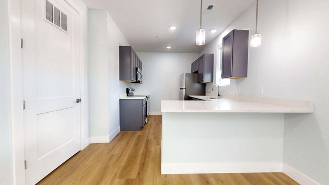 Interior Photo - 2414 N Neil