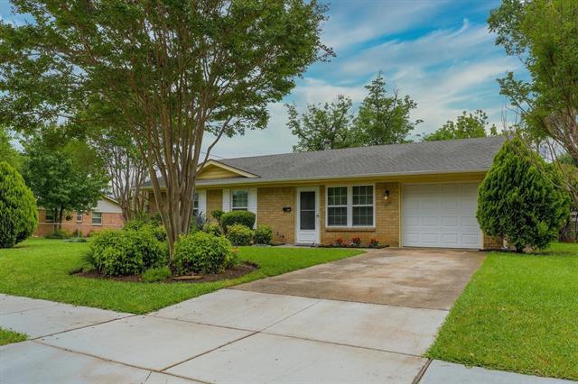 Building Photo - 1204 Oakhill Dr