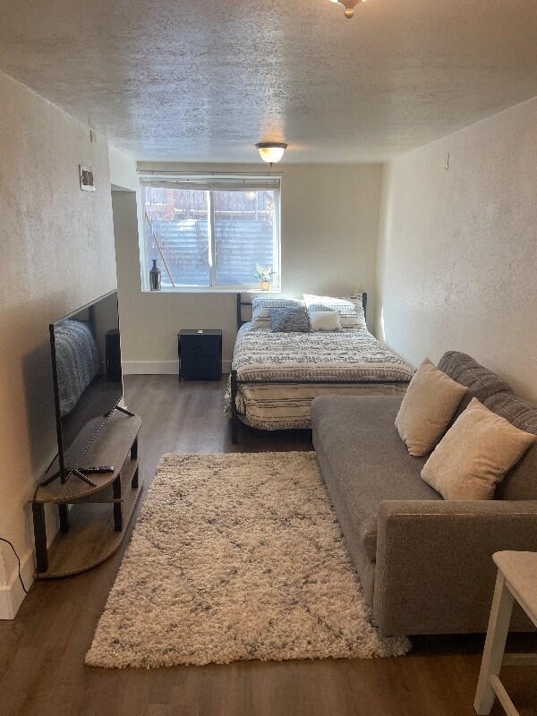 Foto del edificio - 236 Custer Ave