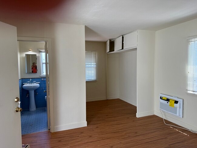 Building Photo - 1306 S Mansfield Ave