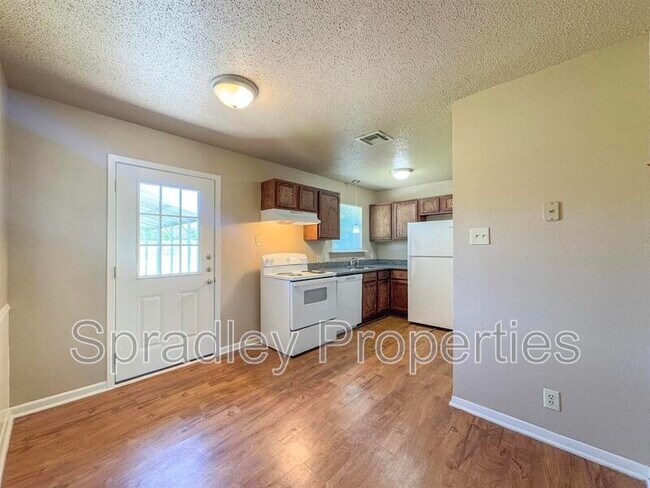 Foto del edificio - 3308 Keller Rd