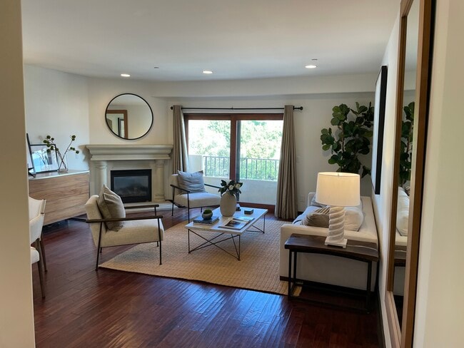 Building Photo - 1215 Armacost Ave