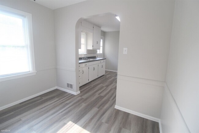 Building Photo - 1411 N Riley Ave