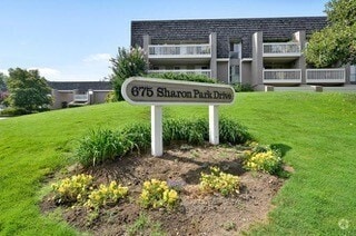Building Photo - 675 Sharon Park Dr