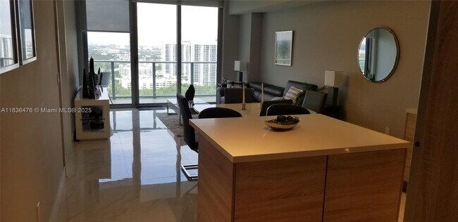 Foto del edificio - 16385 Biscayne Blvd