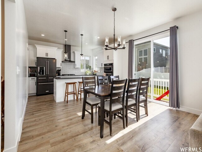 Building Photo - Spacious Open Floor Plan Available Soon!
