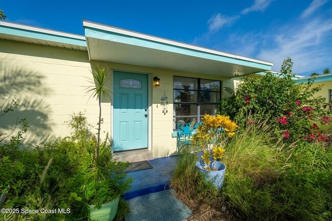 Building Photo - 300 Pelican Dr