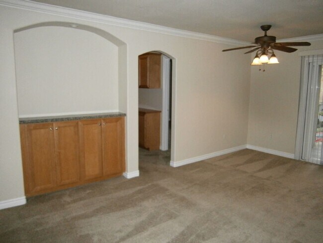 Foto del edificio - 2 Bedroom-2 Bathroom Single Story Condo; 2nd Floor unit in La Mesa