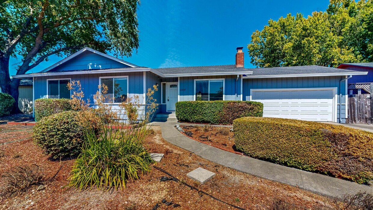 Primary Photo - 4 Bedroom 2 Full Bathroom Single Family Ho...