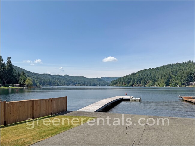 Foto del edificio - Waterfront Rambler on Summit Lake