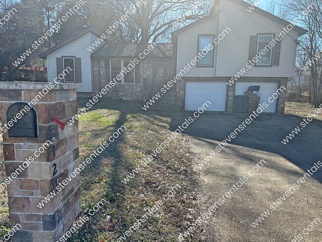 Building Photo - 121 Cedarcroft Ct