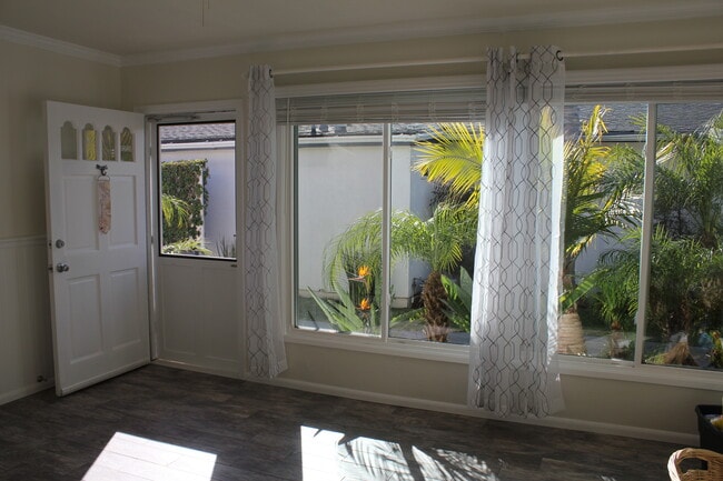 Blinds, Curtains, Dual Pane Windows, - 206 Indianapolis Ave