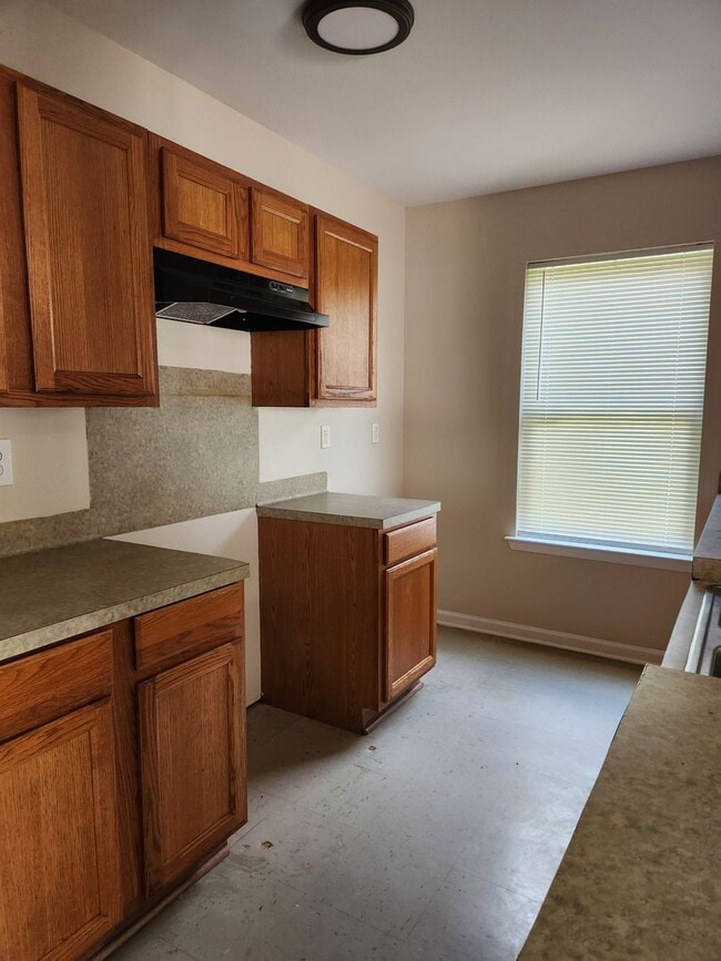 Building Photo - House for Rent