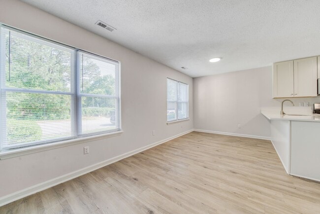 Building Photo - 375 Railroad St