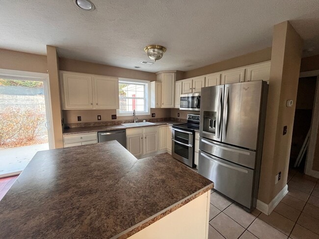 Foto del edificio - *LEASE PENDING - CURRENTLY UNAVAILABLE* Ex...