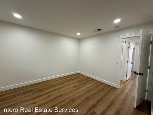 Building Photo - 3 br, 2 bath House - 881 Clyde Ave