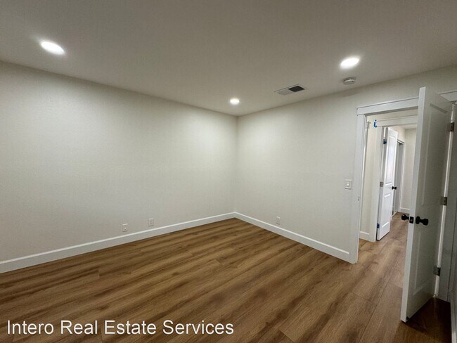 Foto del edificio - 3 br, 2 bath House - 881 Clyde Ave