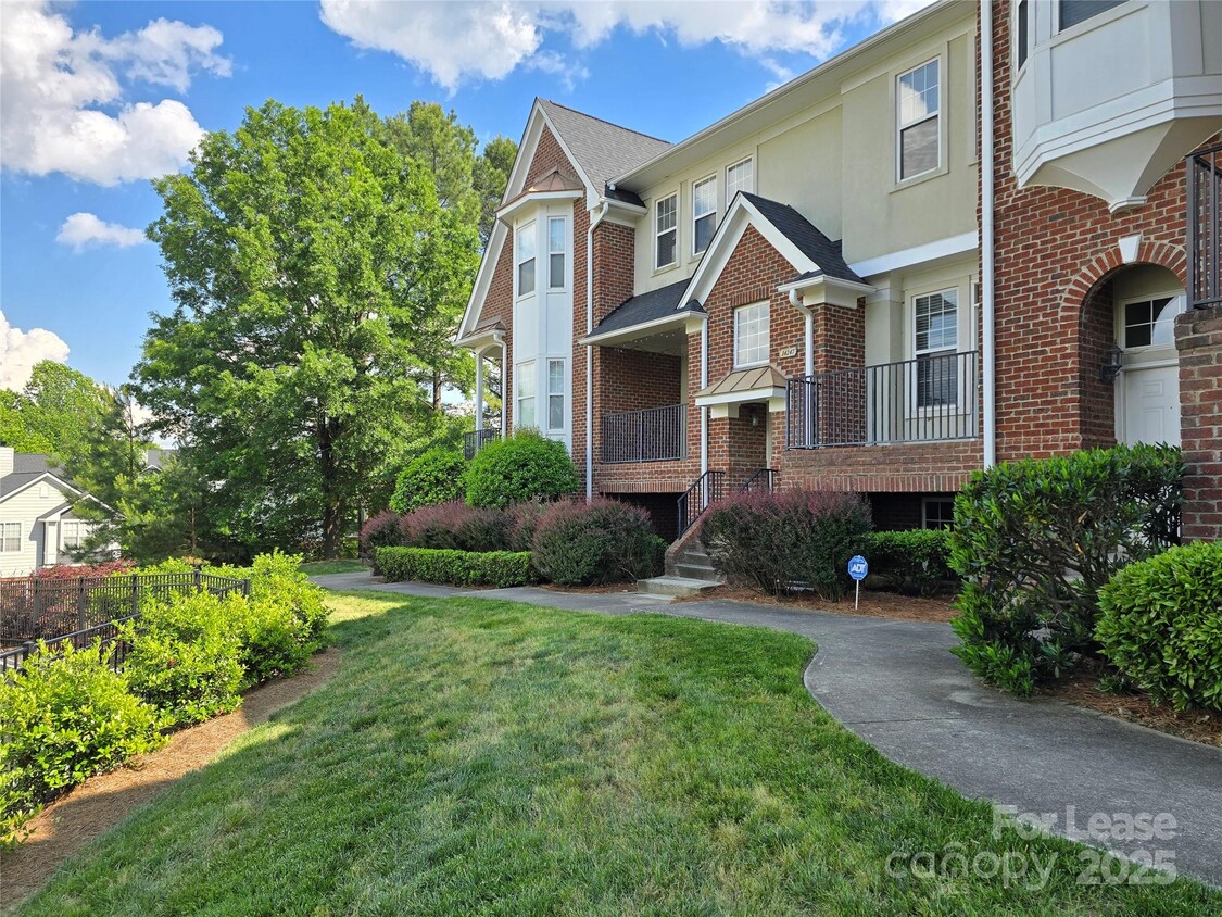 Primary Photo - 14243 Richmond Park Ave