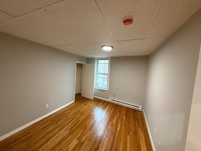 Building Photo - 83 Haven St