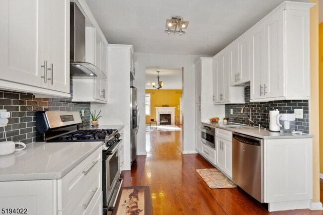 Building Photo - 573 Coventry Dr