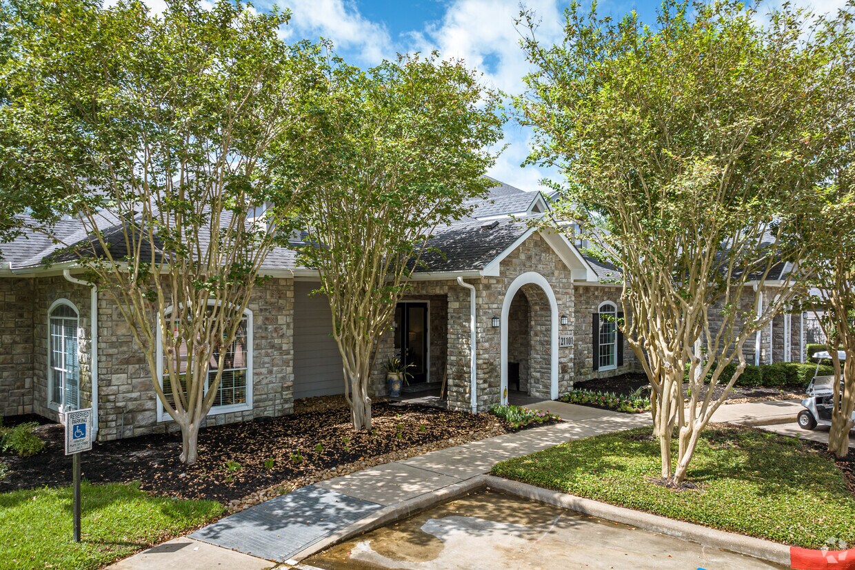 SYNC at Kingsland Ranch Apartments in Katy, TX