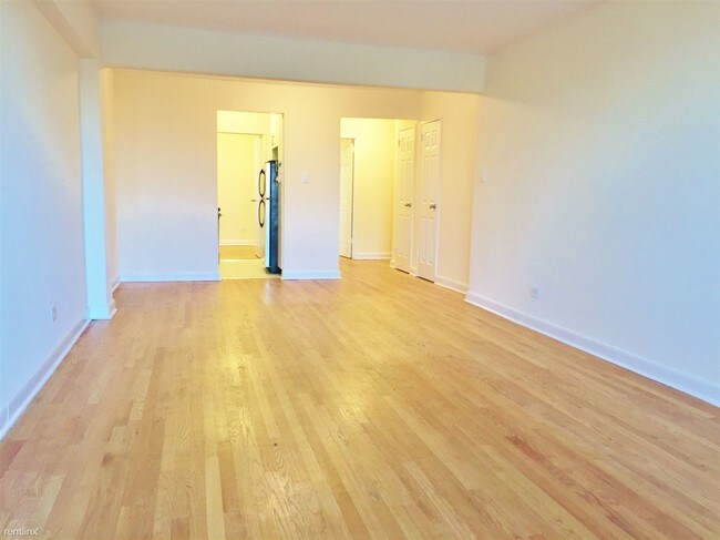 Foto del edificio - 3617 Greenpoint Ave