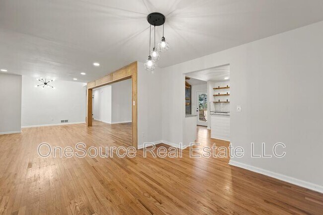 Building Photo - 3285 Mar Lanta Dr
