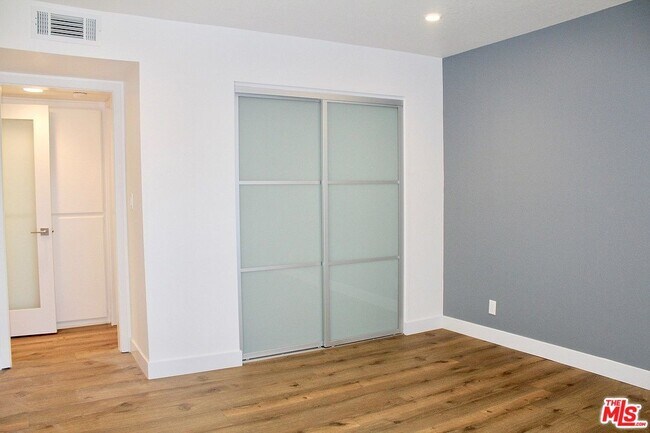 Foto del edificio - 1547 N Edison Blvd