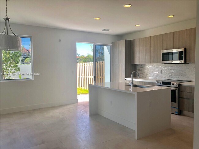 Foto del edificio - 7246 NW 103rd Path