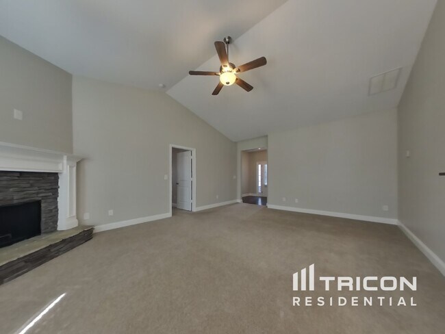 Building Photo - 246 White Creek Dr