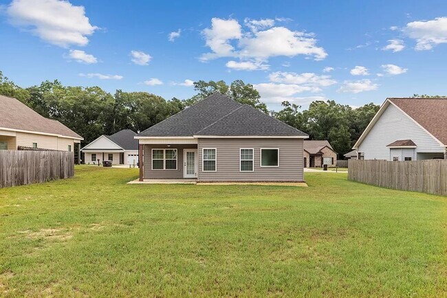 Building Photo - 118 Village Ln
