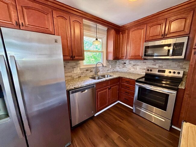 Building Photo - 2525 Bethwood Dr