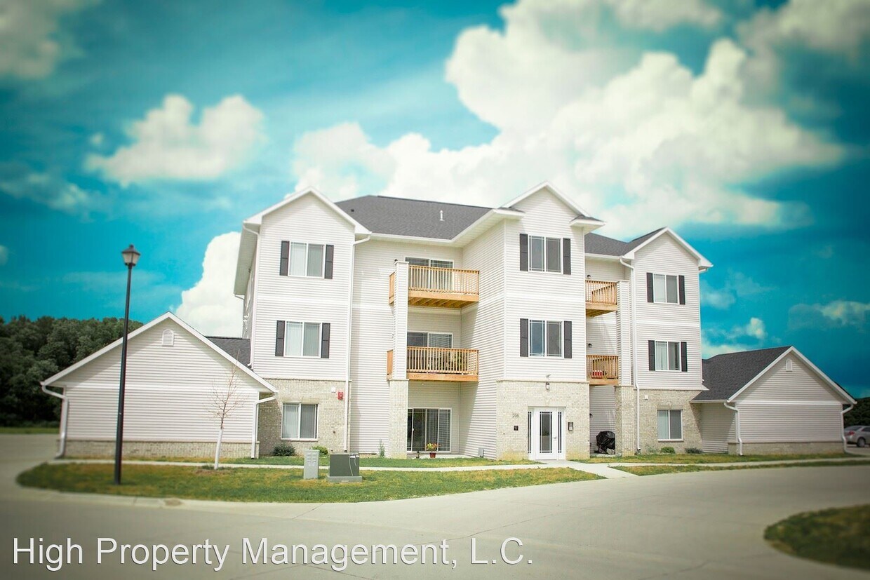 Primary Photo - 208-214 Village Dr