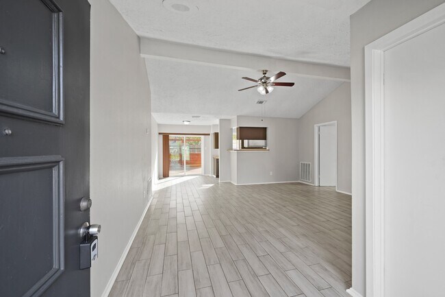 Foto del edificio - 7227 Colima Dr