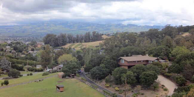 Foto del edificio - 164 Purrington Rd